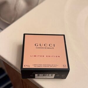 Gucci Cushion de Beaute Limited Edition in Black and Pink